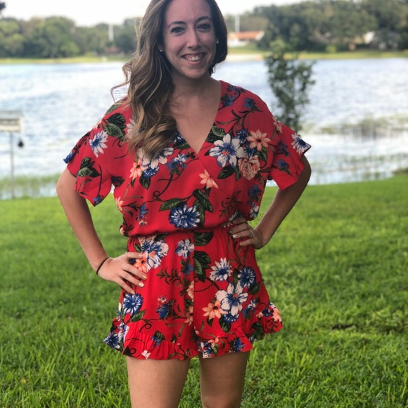 Umgee Pants - NWT Red floral romper